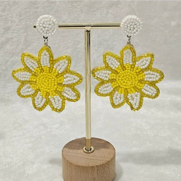 🌻Set of 3-Sunflower hand beaded earrings. NEW - Picture 3 of 9